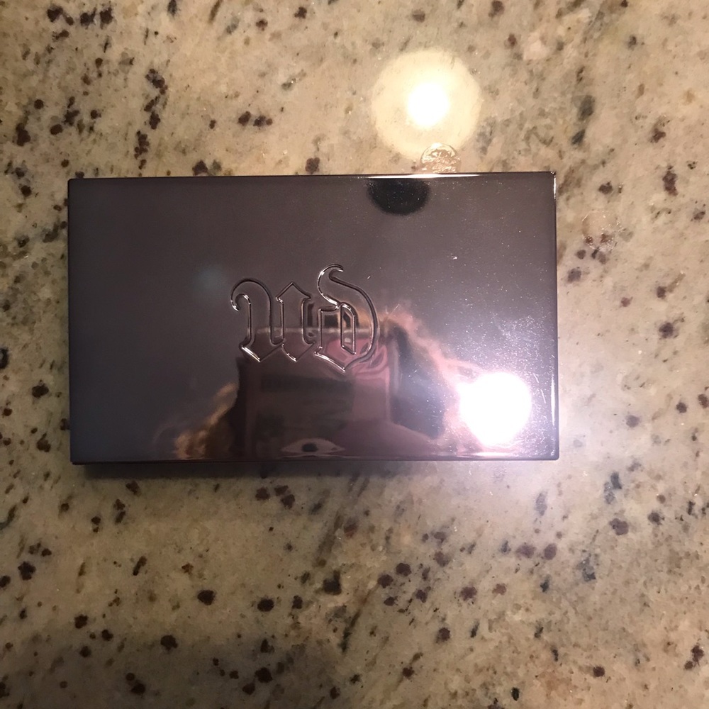 NEVER USED URBAN DECAY FOUNDATION POWDER